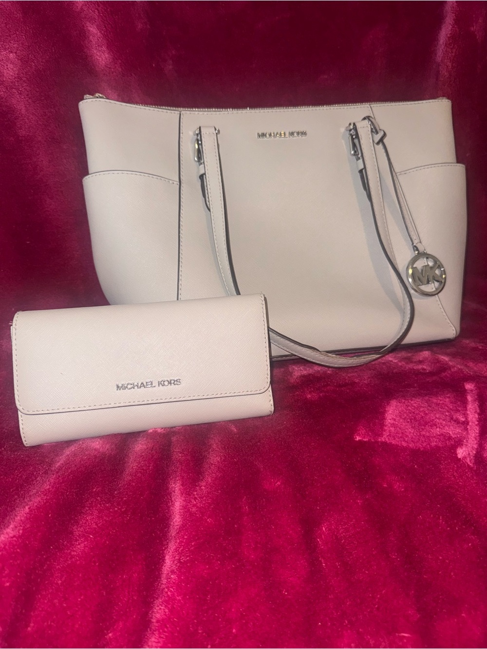 Michael Kors Jet Set Travel Tote & Matching Wallet Set – Light Pearl Grey